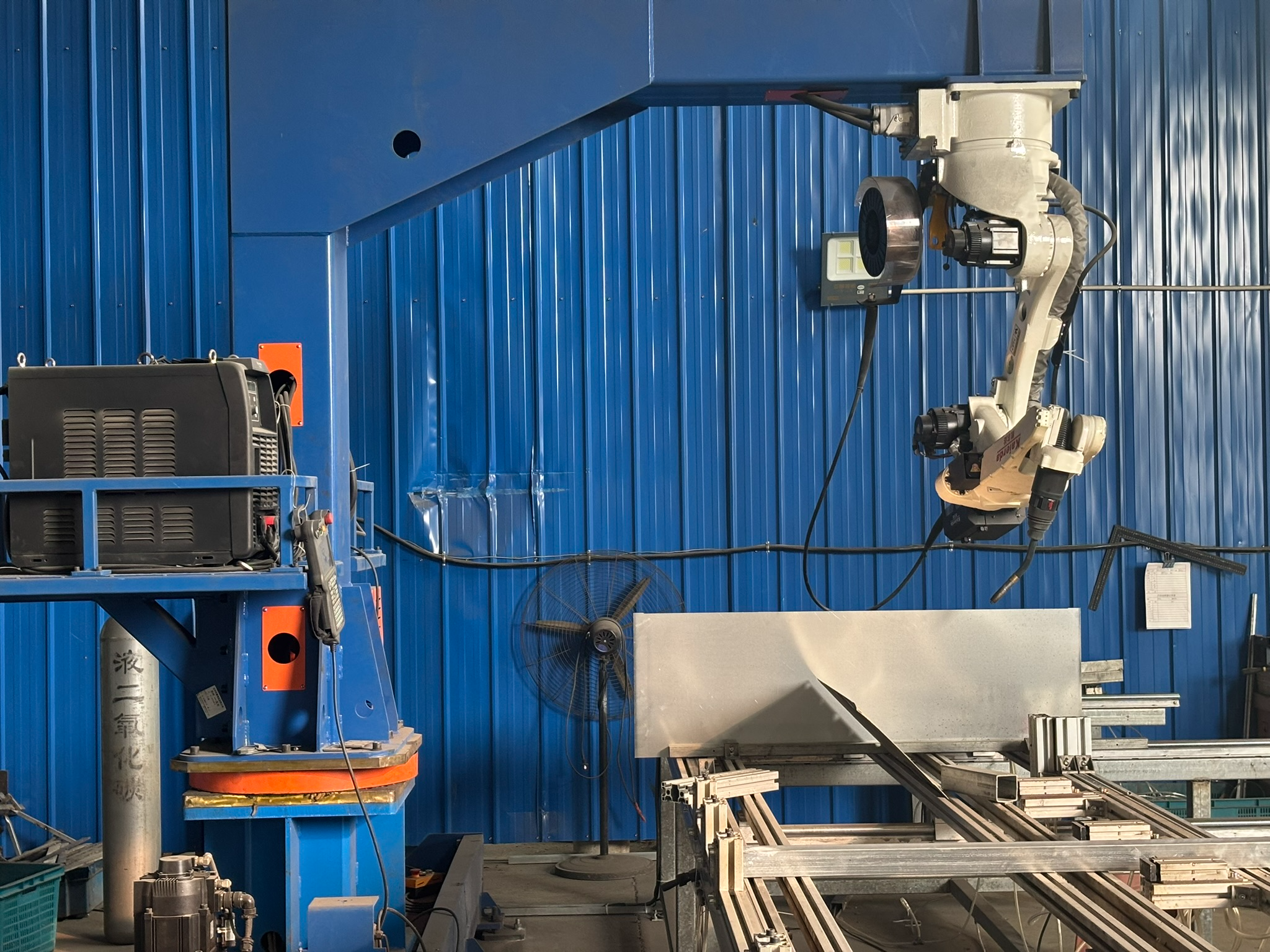 robot arm welding machine
